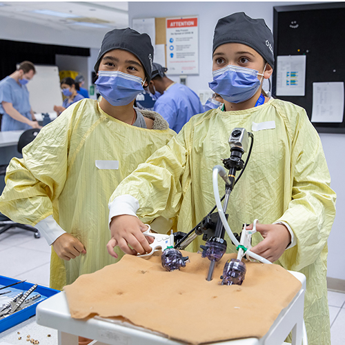 The main goal of this program was to allow a class of grade five students to experience what a career in nursing, surgery and anesthesiology would be like