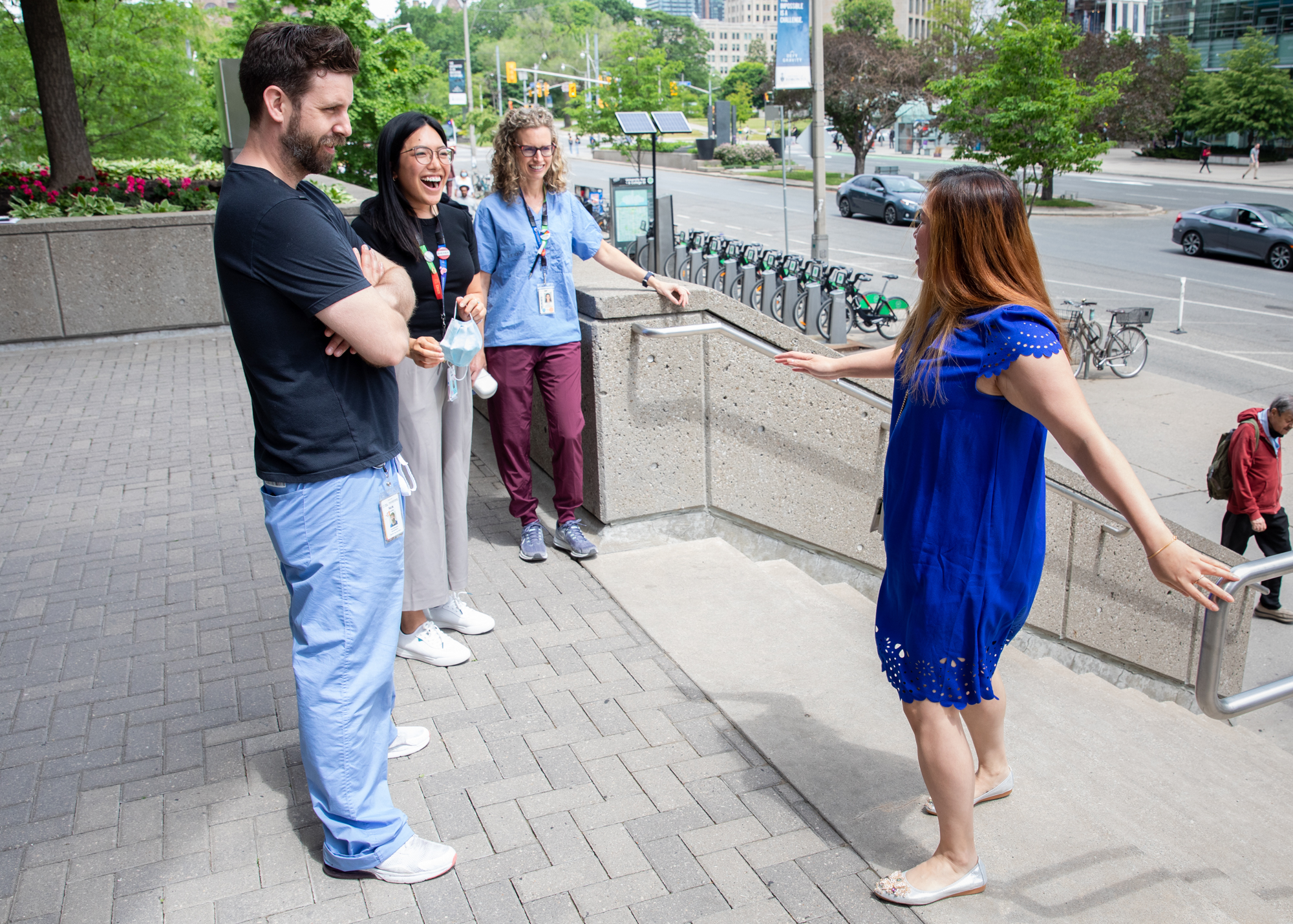 Janice reunites with members of her care team at Mount Sinai