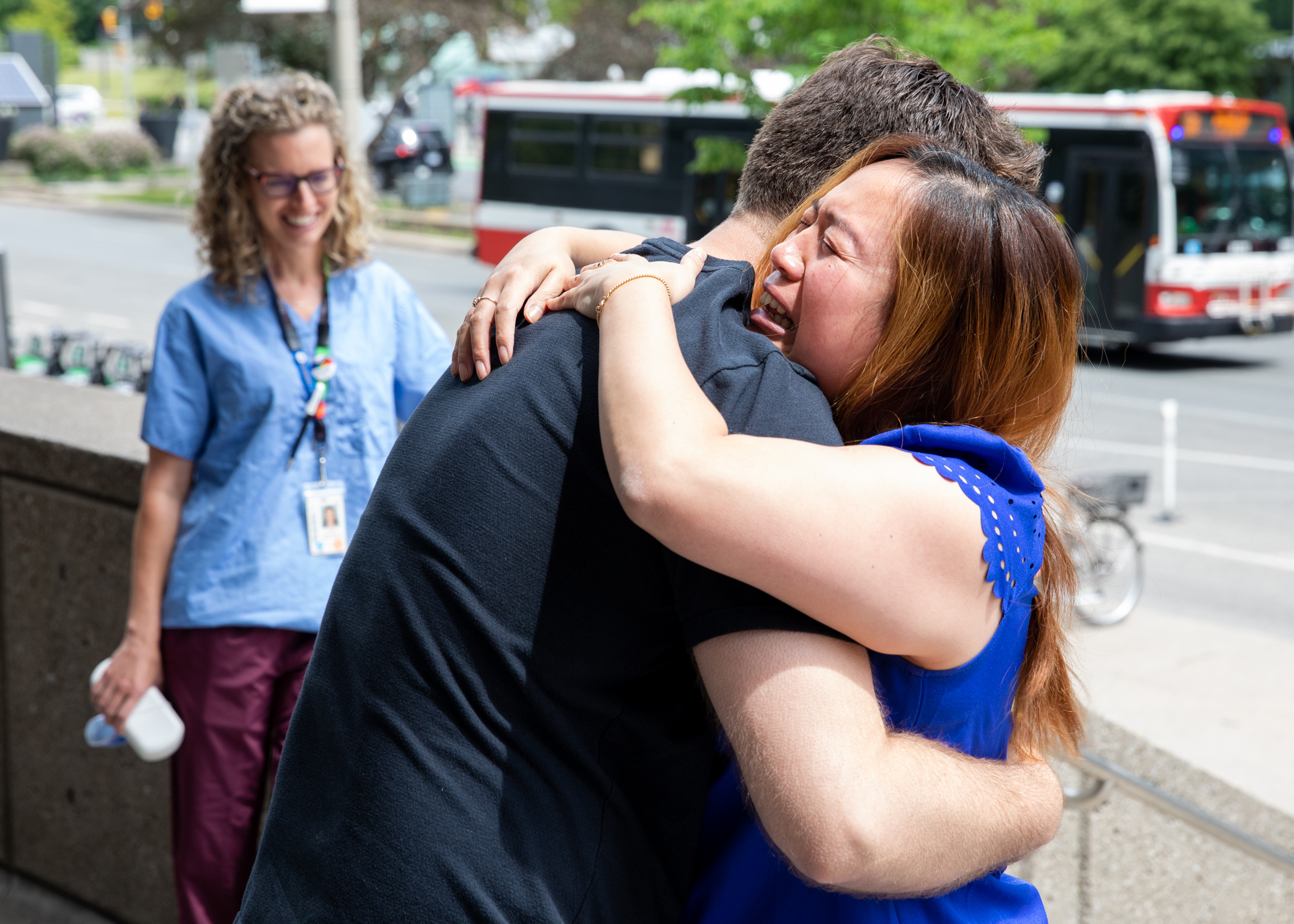 Janice reunites with members of her care team at Mount Sinai