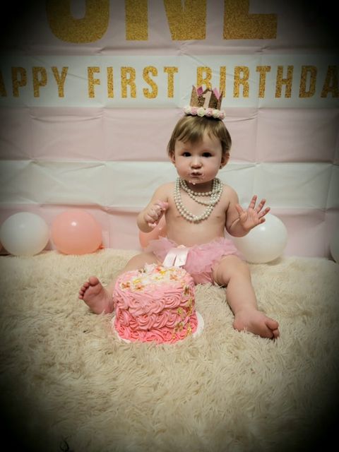 Baby Brooklyn celebrates her first birthday with cake