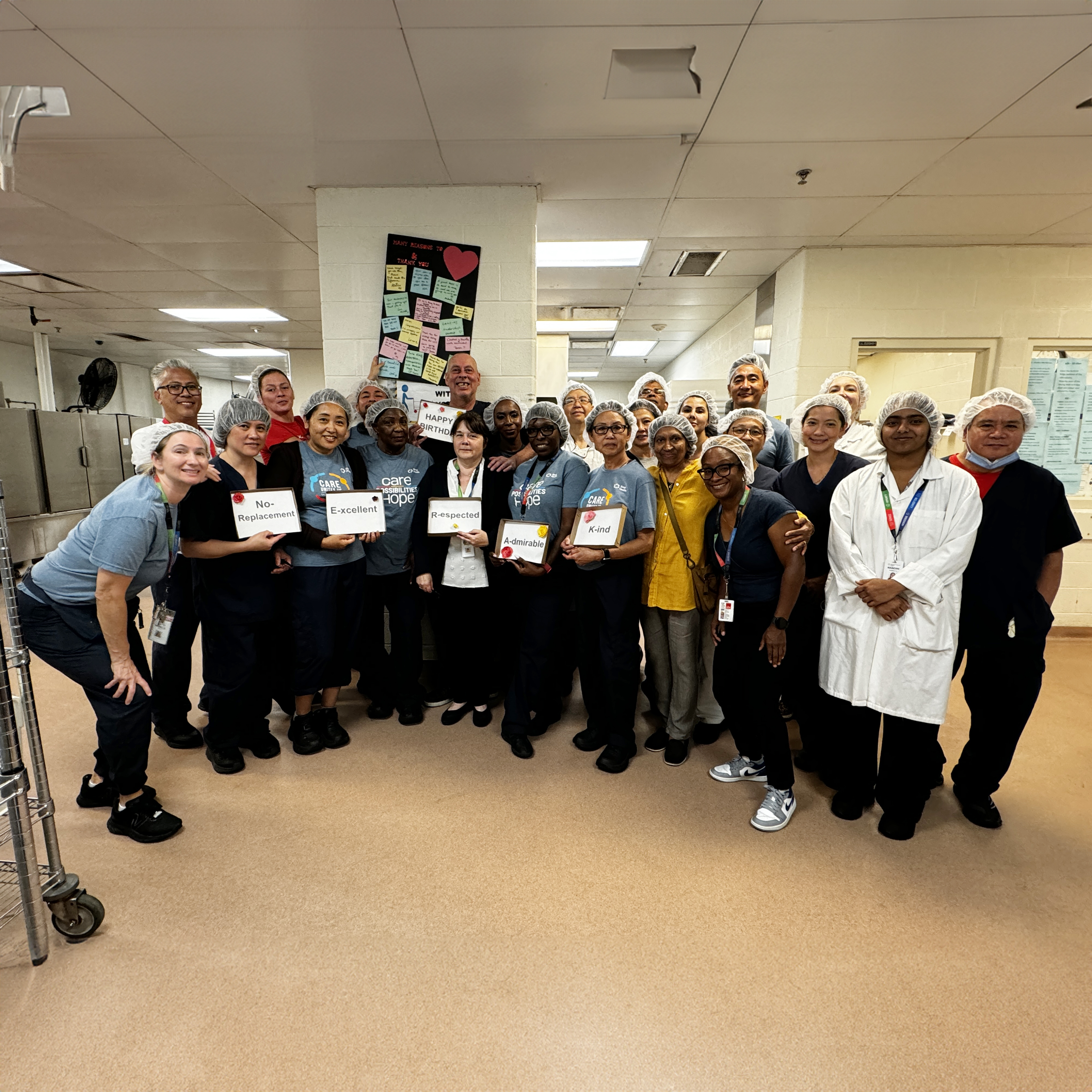 A group shot of people together celebrating a Mount Sinai Hospital employee's retirement