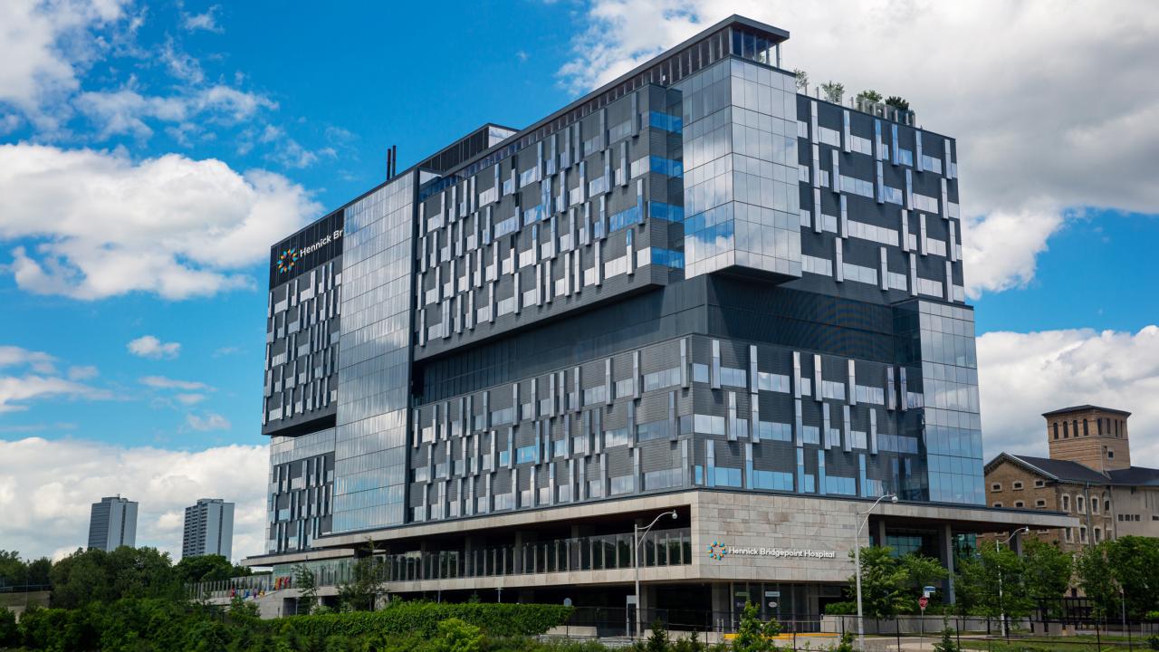 Hennick Bridgepoint Hospital building exterior