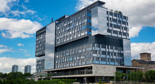 Hennick Bridgepoint Hospital building exterior