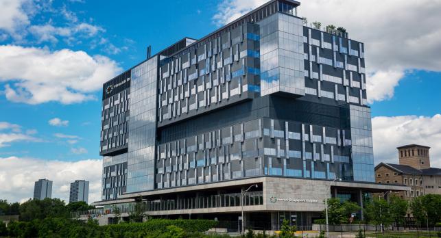 Hennick Bridgepoint Hospital Exterior Building