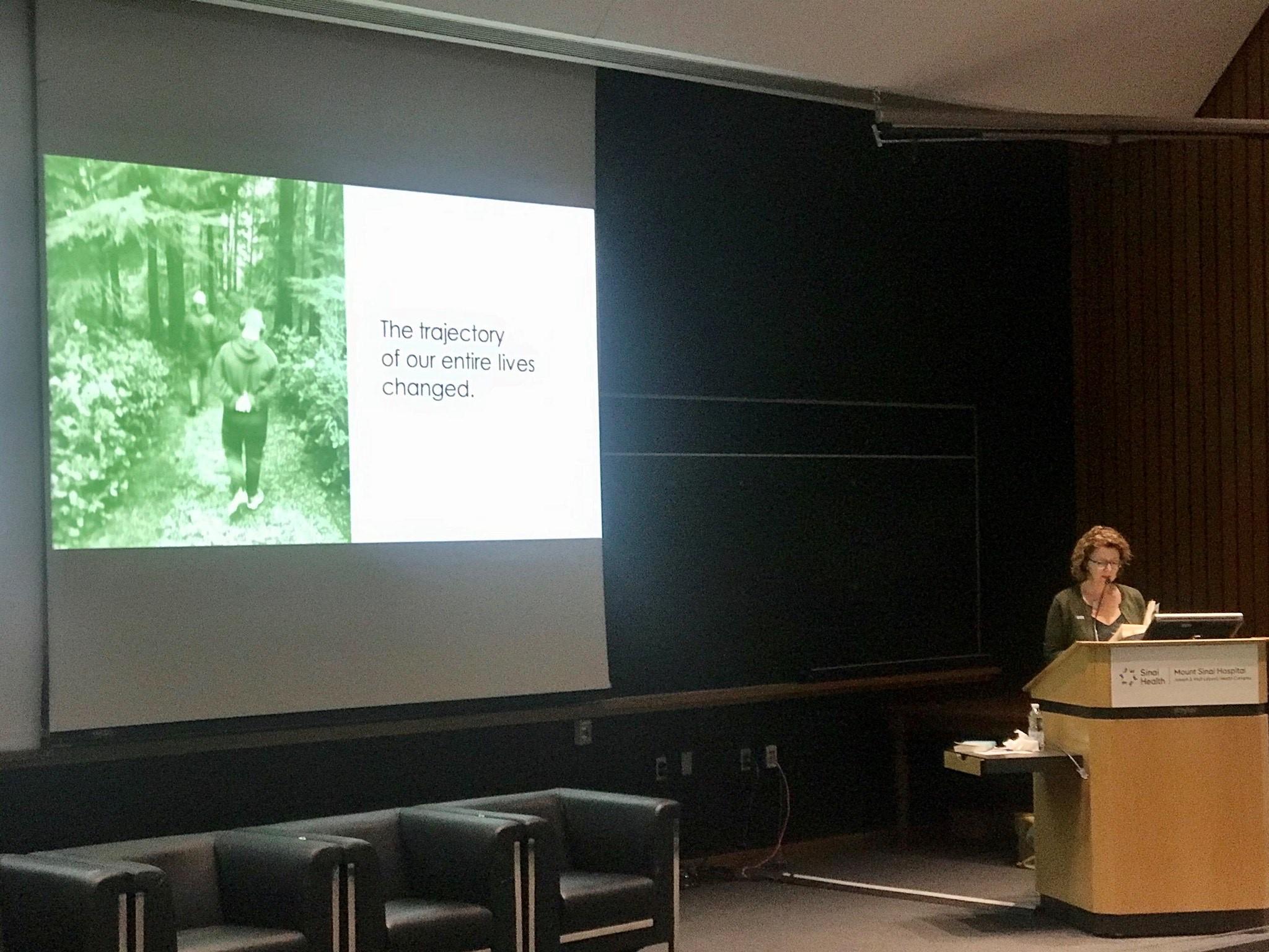 Sue Robins speaking at Mount Sinai’s auditorium